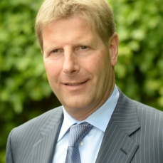 Julian M. Hadschieff, Vorstandsvorsitzender PremiQaMed Group, Geschäftsführender Gesellschafter Humanocare Group